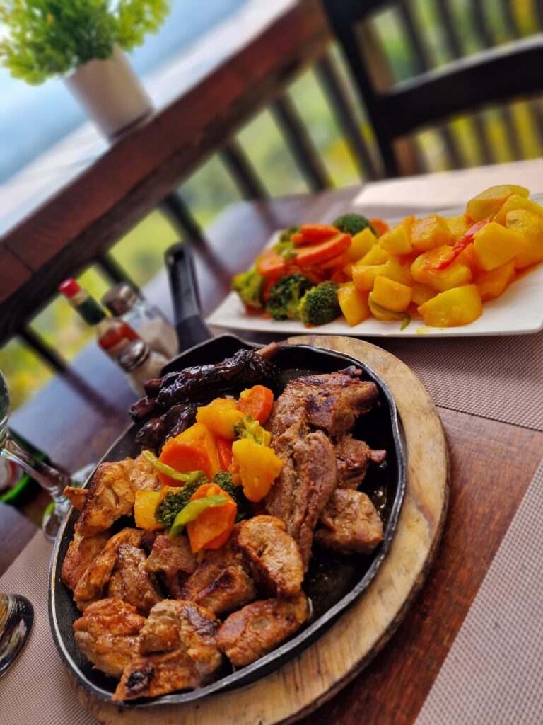 sizzling beef cast iron skillet terrace restaurante el molino de la cumbre
