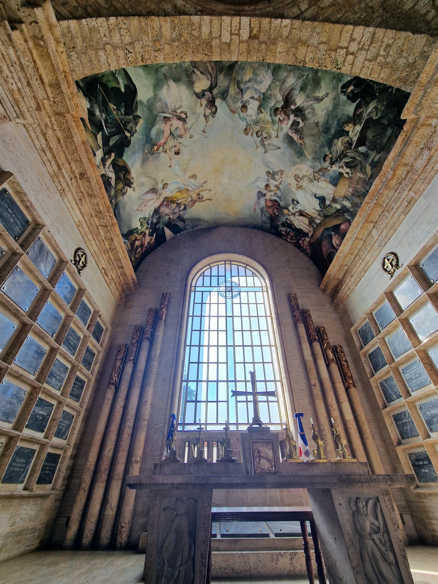 Catedral Primada interior with fresco ceiling and angels, Zona Colonial, Santo Domingo