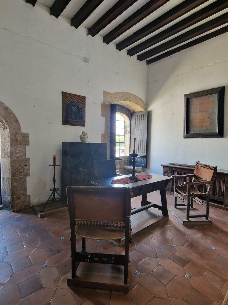 colonial antique leather chair alcazar de colon santo domingo