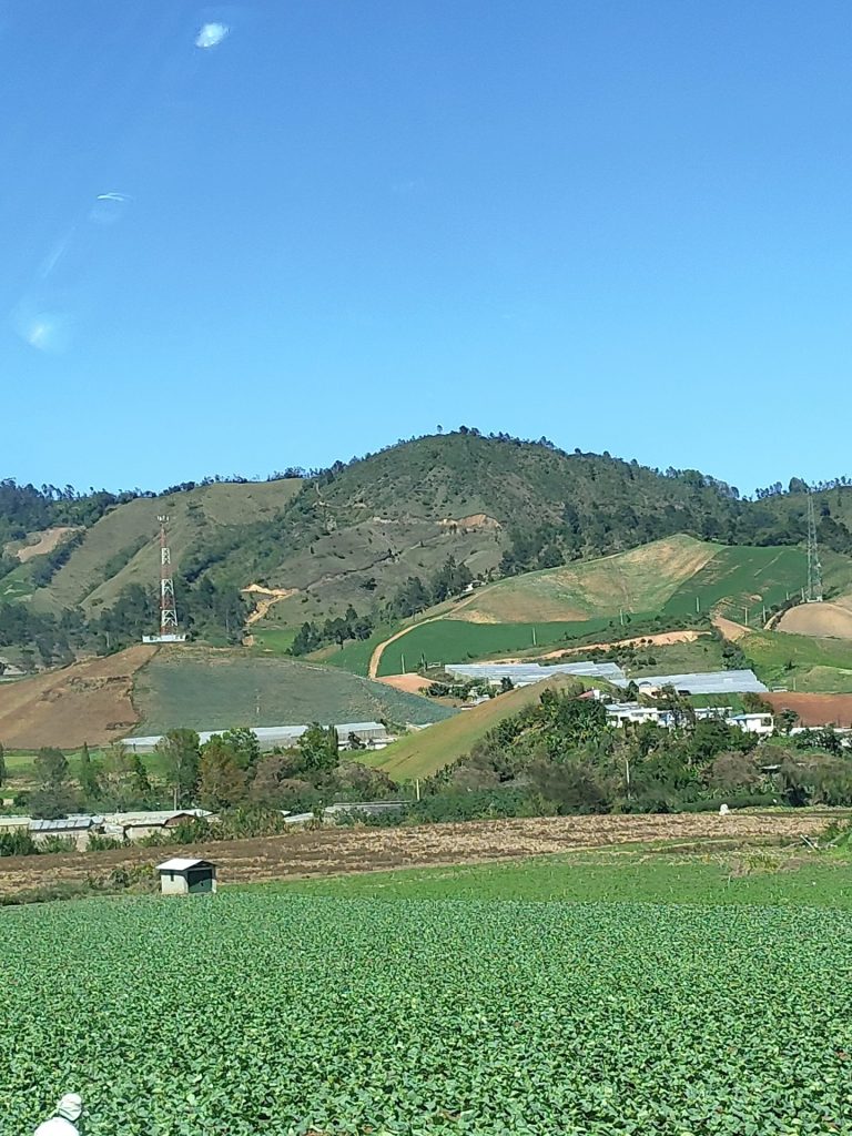 constanza agricultural hills farmland green valley
