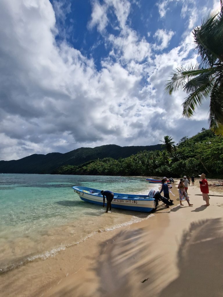el valle beach boat green mountain samana