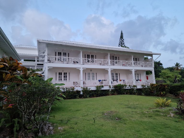 hotel todo blanco white colonial building garden las galeras