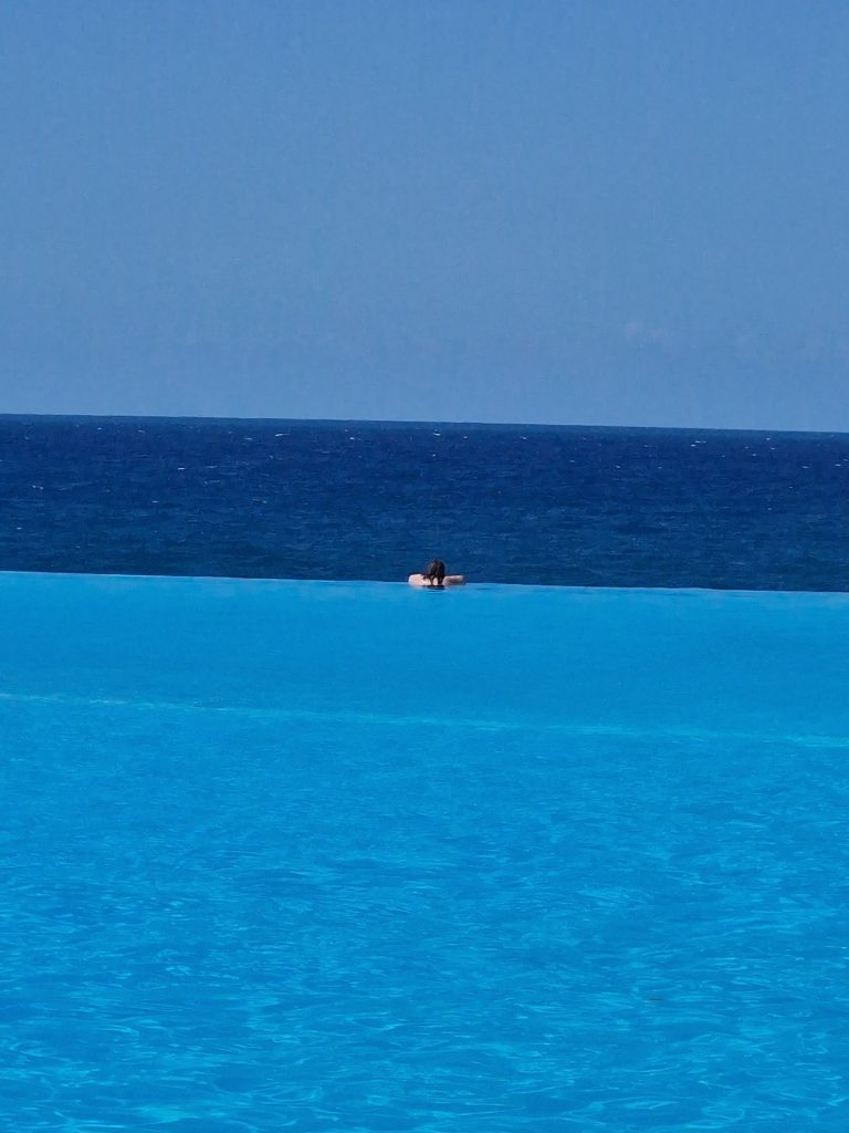 infinity pool edge caribbean sea juan dolio