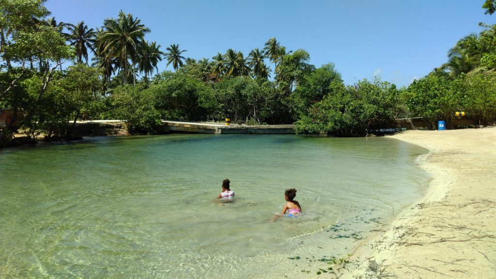 La Entrada beach, kids swimming