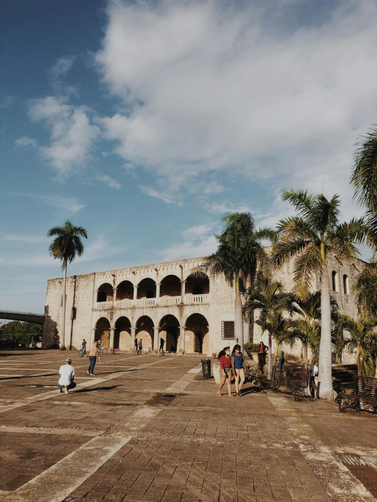 plaza de la hispanidad altos de chavon la romana